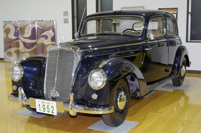 Mercedes-Benz TYPE 220